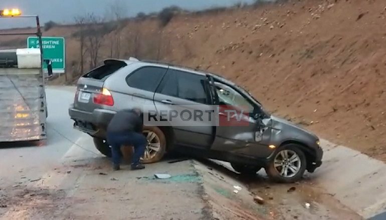 AKSIDENT NË RRUGËN E KOMBIT/ Makina rrëshket dhe del nga rruga, 3 të lënduar