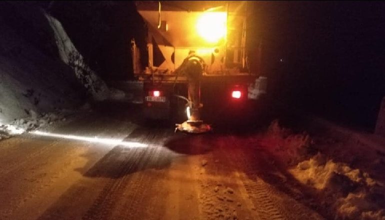 MOTI I KEQ/ ARRSH për situatën e rrugëve: Në Kukës dhe Tropojë qarkullimi vazhdon normalisht, rënie inertesh në Elbasan-Librazhd