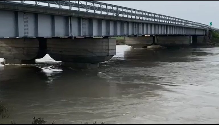 MOTI I KEQ/ Situata nën kontroll në Fier. Lumi Vjosë dhe Semani nuk rrezikojnë të dalin nga shtrati