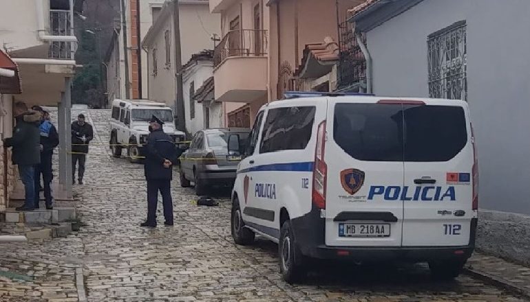 VODHËN 4 MILIONË LEKË/ Lihet në burg një prej autorëve që grabiti kambistin në Korçë (DETAJET)