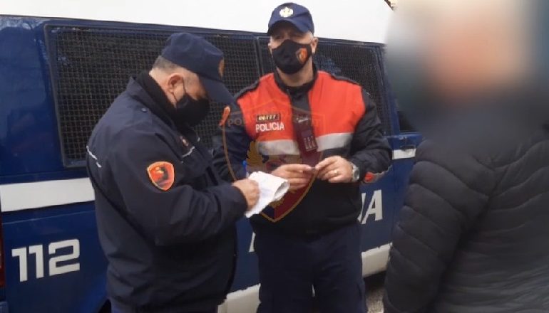 SHKELËN MASAT ANTI-COVID/ Policia gjobit 500 qytetarë dhe 3 biznese në 24 orët e fundit