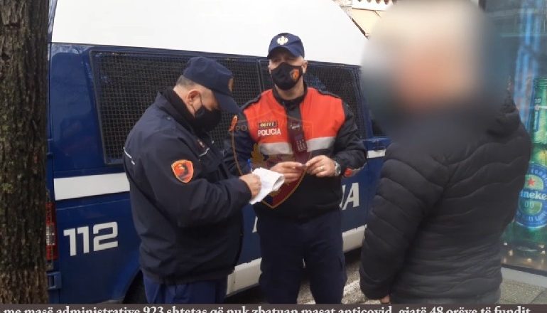 NUK MBAJTËN MASKËN ANTI-COVID/ Nga 1 janari janë gjobitur 480 persona në Fier dhe 2 restorante
