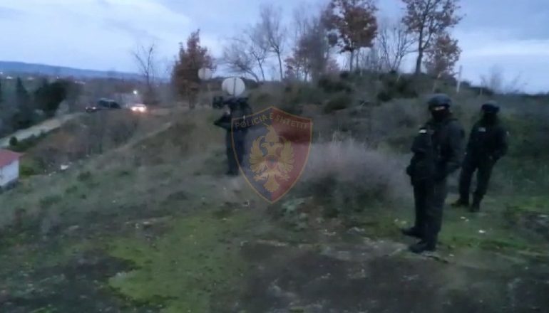 DALIN PAMJET/ RENEA rrethon Niklën, video nga operacioni në shtëpitë e të “fortëve”