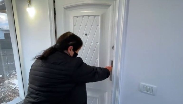 RINDËRTIMI/ Rama publikon videon: Dhe me dyert e shtëpive të reja që vazhdojnë të hapen njëra pas tjetrës