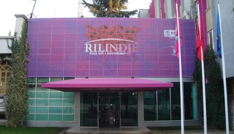 ZGJEDHJET E 25 PRILLIT/ Rama mbledh në seli drejtuesit e qarqeve. Takimi në 08:30