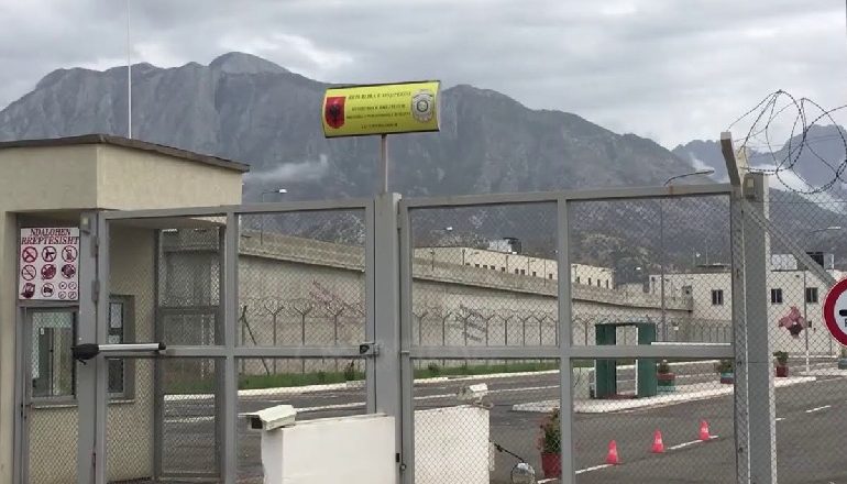 ARRIHET MARRËVESHJA/ Të burgosurit do të punësohen në fasoneri