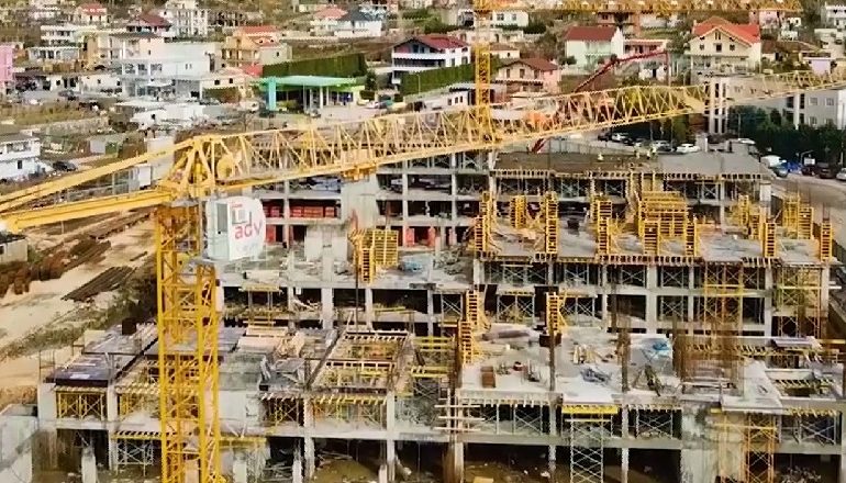 BANESAT E DËMTUARA NGA TËRMETI I 26 NËNTORIT/ Rama publikon pamjet nga kantieri i Laçit: Po kryhet transplanti i zëmrës së qytetit (VIDEO)
