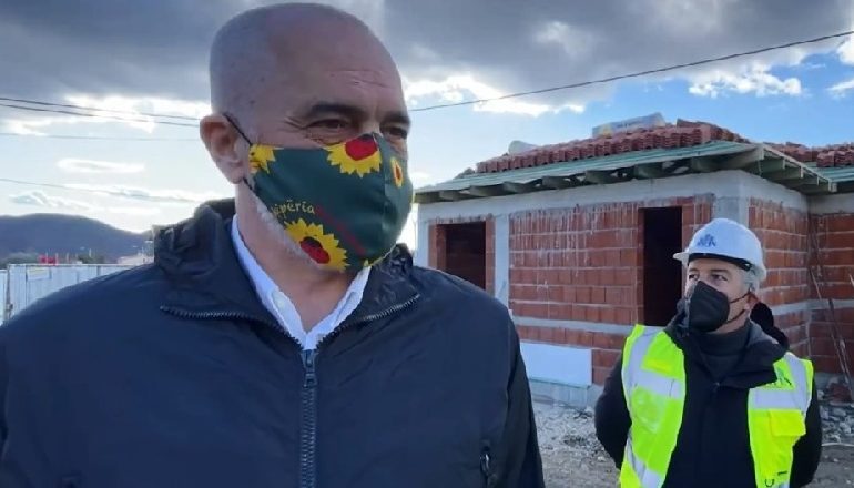 “KUSH I BËN GJITHË KËTO NDËRTIME KUR S’KA PUNË”/ Rama ironizon nga Vaqarri: I thashë, i bën Ndrangheta me mafien