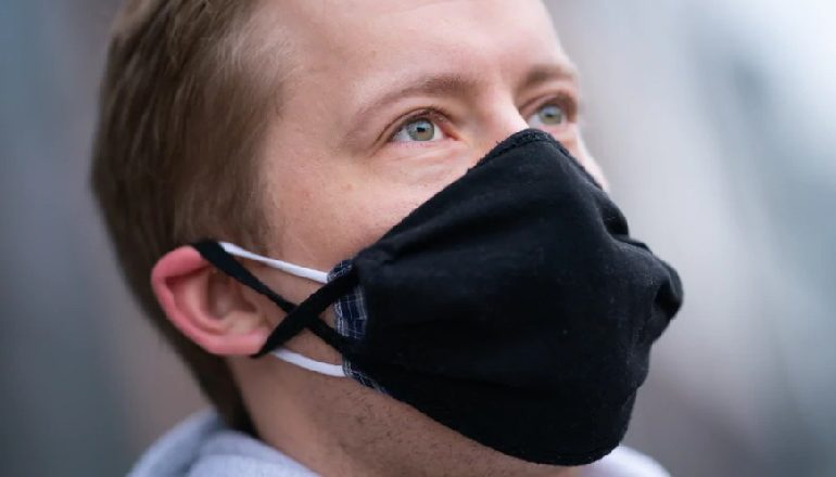 LUFTA NDAJ COVID-19/ Ekspertët amerikan: Dy maska për t’u mbrojtur nga virusi