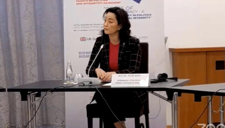 KONFERENCA “KOSTOT E DEMOKRACISË”/ Yuri Kim: Askush nuk mund ta shesë votën, i kemi “bezdisur” partitë duke i kërkuar kandidatë të pastër