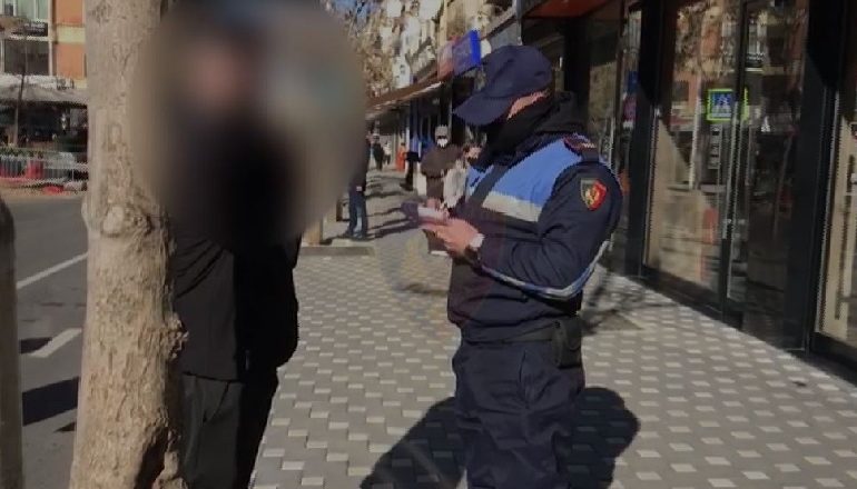 NUK RRESPEKTUAN MASAT ANTI-COVID/ Gjobiten 908 qytetarë dhe 3 biznese me 10 milionë lekë në 48 orët e fundit