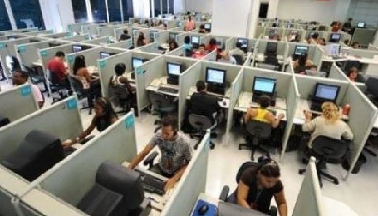 BËN LIBËR PËR SHQIPËRINË/ Gazetarja austriake: Brezi “call center” dhe përçarje në shoqëri