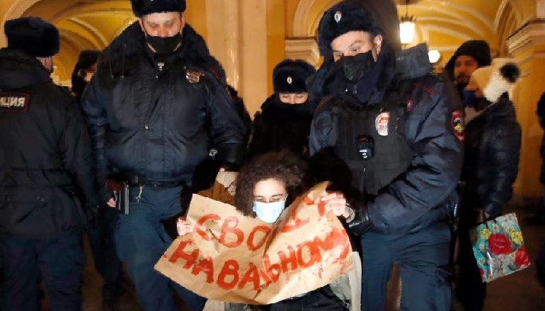BURGOSJA E KUNDËRSHTARIT TË PUTIN/ Policia-protestuesve: Mos dilni në protestën e së dielës