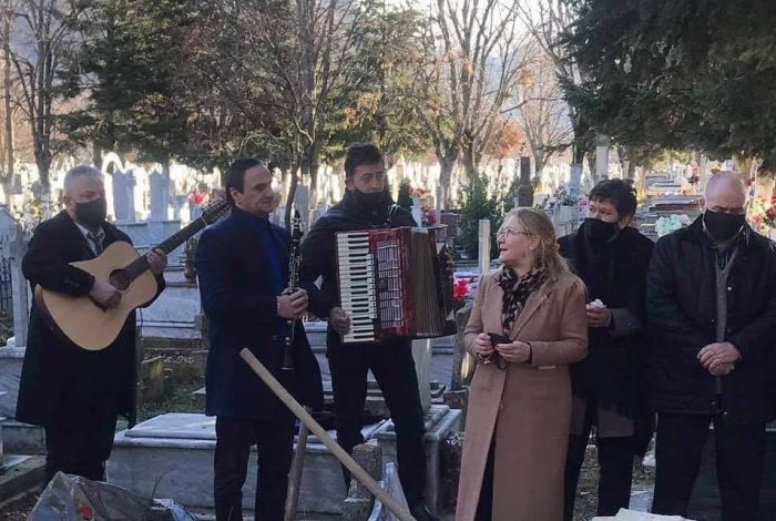E TRISHTË/ “Më përcillni me një kaba me të qarë”, miqtë i plotësojnë AMANETIN regjisorit Dhimitër Orgocka