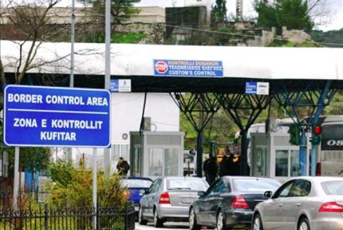 COVID-19/ Zgjodhën Shqipërinë për të kaluar festat e fundvitit, dogana greke BLLOKON emigrantët shqiptarë në kufi