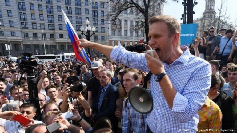 “DILNI NË RRUGË…”/ Prag trazirash në Rus, Navalny thirrje qytetarëve: Ngrihuni për të ardhmen…