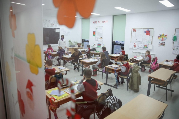 NJOFTIMI I RËNDËSISHËM/ Ministria e Arsimit: Ja si do të ajrosen klasat në këto ditë të ftohta