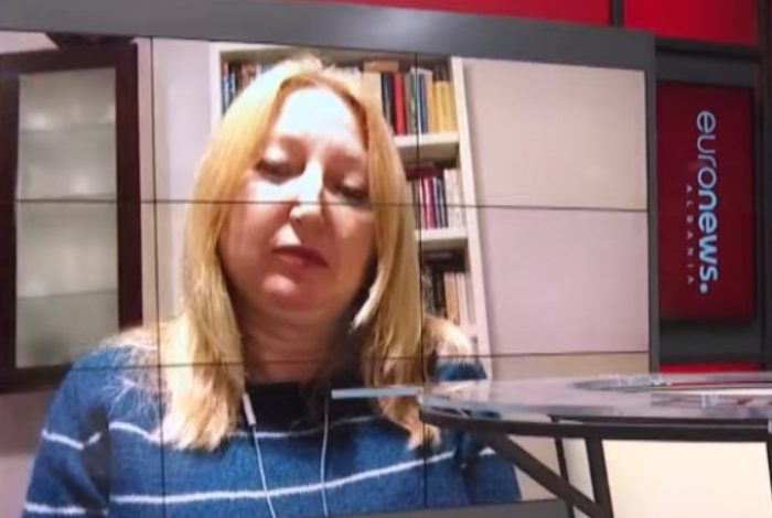 DITA E DYTË E VAKSINIMIT/ Erida Nelaj: Sot do marrin injeksionin 60 persona të tjerë, ja ku dhe si ruhet vaksina