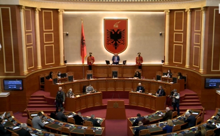NIS SESIONI I FUNDIT PARLAMENTIT/ Ruçi: Sesionin e kaluar realizuam 3 objektiva madhorë; Gjykatën Kushtetuese, Reformën Zgjedhore dhe…