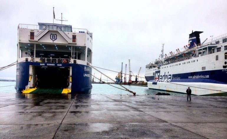 MOTI I KEQ/ Shtyhet nisja e trageteve nga Durrësi në Bari dhe anasjelltas. Anijet e vogla…