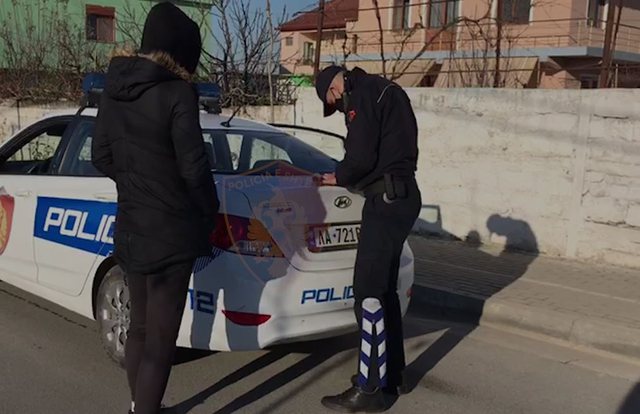 NUK MBAJTËN MASKËN ANTI-COVID/ Ja sa qytetarë ka gjobitur policia brenda 24 orëve, 5 prej tyre përfundojnë…