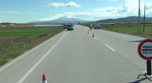 AKSIDENT I RËNDË NË FIER/ Gjendet i vdekur një i moshuar në anë të rrugës