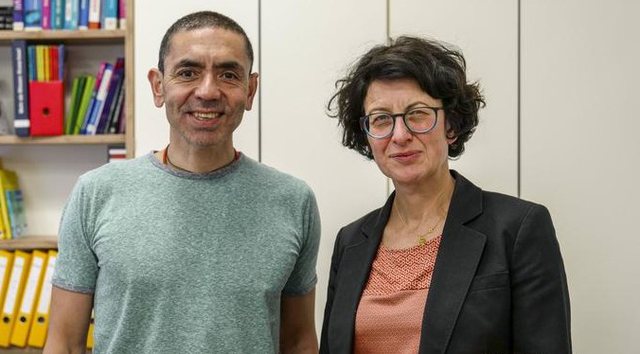 “NUK KEMI MUNDUR…”/ “Babai” i vaksinës nuk e ka marrë ende për vete dozën kundër virusit
