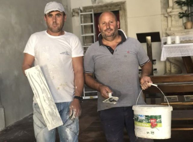 E RRALLË/ Nuk janë të krishterë, por gjesti i dy muratorëve shqiptarë për një kishë bëri bujë në Itali (FOTO)