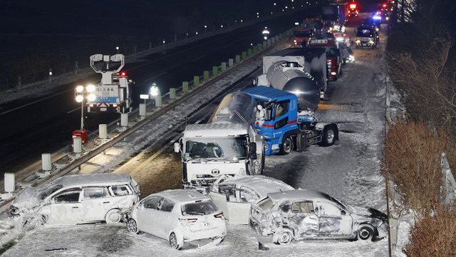 MOTI I KEQ NË JAPONI/ Përplasen mbi 134 makina, ja sa njerëz janë plagosur (FOTOT)