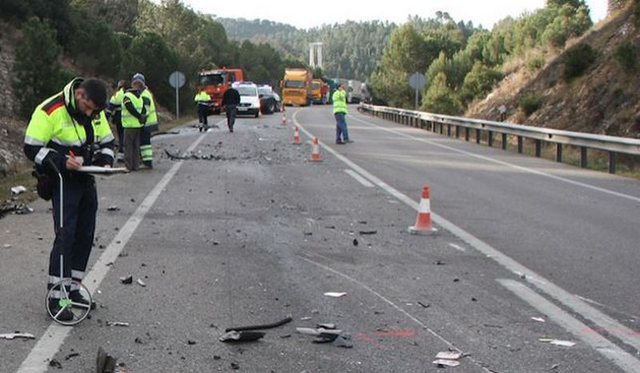 AKSIDENT I RËNDË NË AKSIN ELBASAN-LIBRAZHD/ 3 persona të plagosur, dërgohen në urgjencë…
