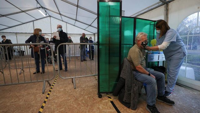 PARALAJMËRIMI NGA ANGLIA/ Edhe personat e vaksinuar kundër COVID, mund të përhapin virusin