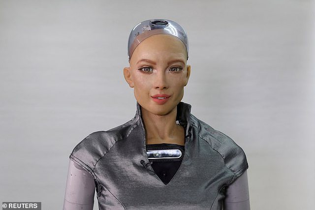 “DO T’I BËJË SHOQËRI NJERËZVE TË IZOLUAR NGA COVID”/ Krijuesit e robotit Sophia, zbulojnë planin ambicioz