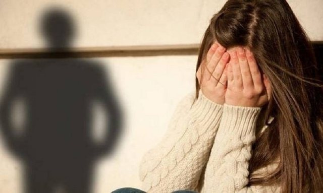 TRONDITËSE/ 19-vjeçarja shqiptare përdhunohet nga 4 meshkuj, pas disa muajsh zbulon se…