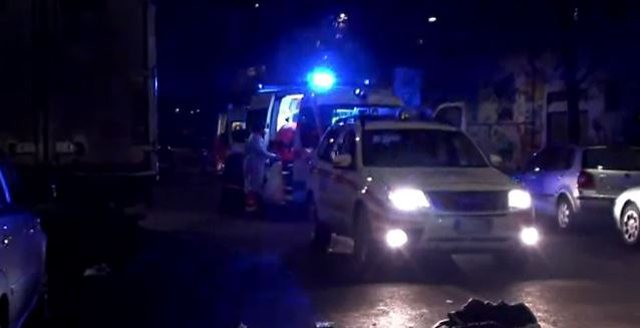E RËNDË/ Shqiptari qëllon me armë zjarri në kokë dy marokenët, zbulohet shkaku