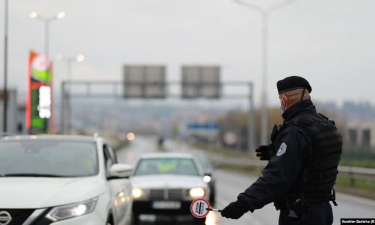 KOSOVA NDRYSHON MASAT ANTI-COVID/ Hiqet ora policore, zbardhen ndryshimet e tjera