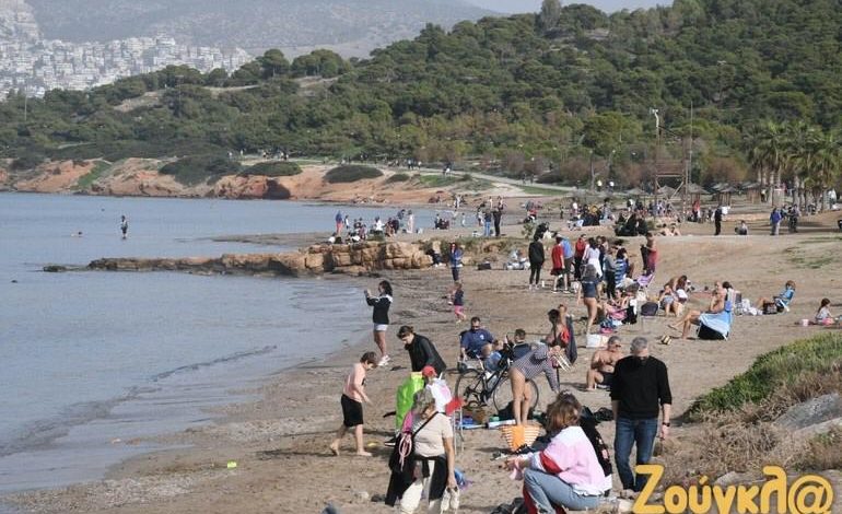 “ÇMENDET” MOTI/ Njerëzit dynden nëpër plazhe në Greqi. Shihni pamjet që vijnë nga Atika (FOTO)