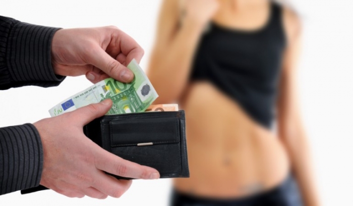 PROSTITUCIONI/ Vajzat shqiptare po punojnë si eskorta për biznesmenë shqiptarë dhe sheikë të huaj për 2.000 euro nata