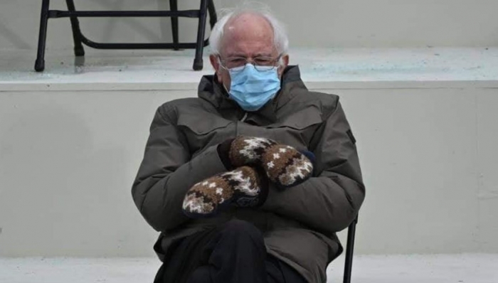 FOTOLAJM/ Bernie Sanders, senatori amerikan që mori vëmendjen e të gjithëve në inagurimin e Joe Biden (ARSYEJA)