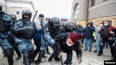 MBËSHTETËS TË NAVALNY/ Qindra të arrestuar në protestat e së dielës në Rusi