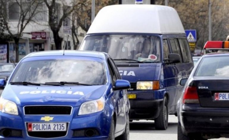 TË SHTËNA ME ARMË ZJARRI NË VLORË/ Plagoset një person, policia gjen të djegur mjetin e përdorur nga autorët