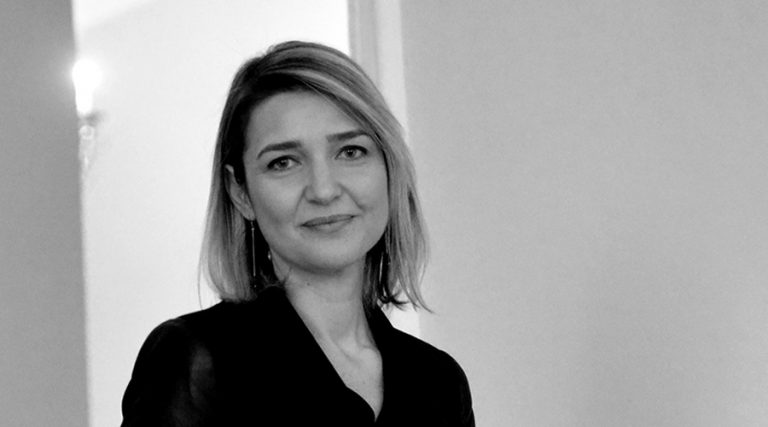 LAJM I TRISHTË PËR MINISTREN MARGARITI/ Bashkëshorti i saj ndahet nga jeta në mënyrë të parakohshme