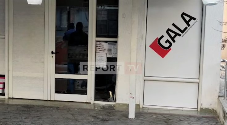 NDODH NË POGRADEC/ Vidhet një dyqan këpucësh gjatë natës, hajdutët marrin xhiron ditore (VIDEO)