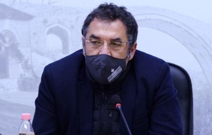 MBLEDH SHTABIN E EMERGJENCAVE NË GJIROKASTËR/ Bledi Çuçi: Dy ditët në vijim priten reshje intensive, duhet të jemi në gatishmëri…