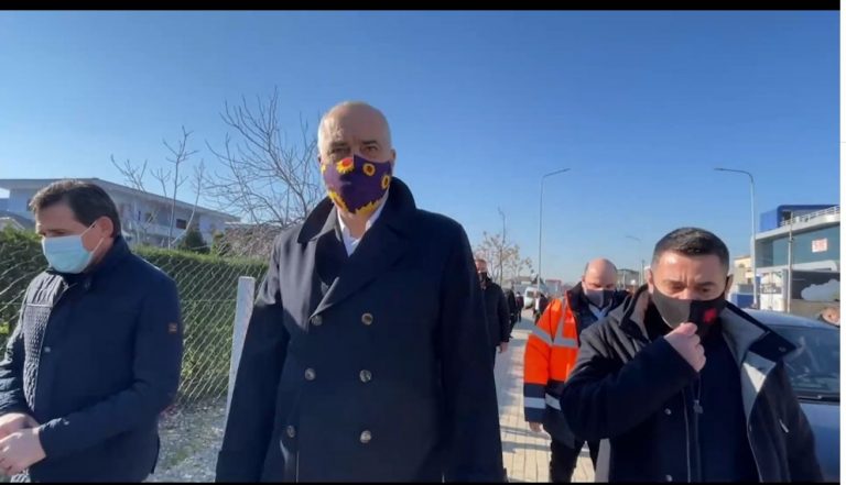 INSPEKTON PUNIMET E SHKOLLËS NË BATHORE/ Rama: Në 30 vjet zona ishte lënë pa investime