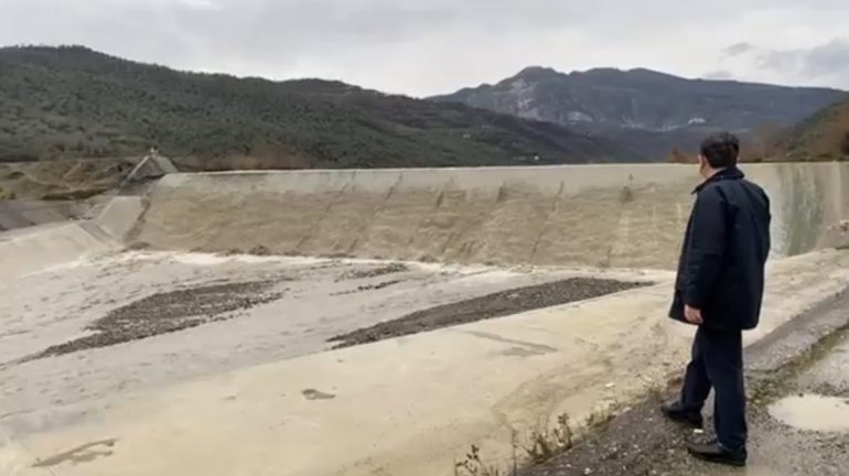 MOTI I KEQ/ Balla në digën mbi Zaranikë: Nndërhyrja e duhur vitin e kaluar. Meqenëse opozita raportoi se është dëmtuar, të na gjykojë populli…
