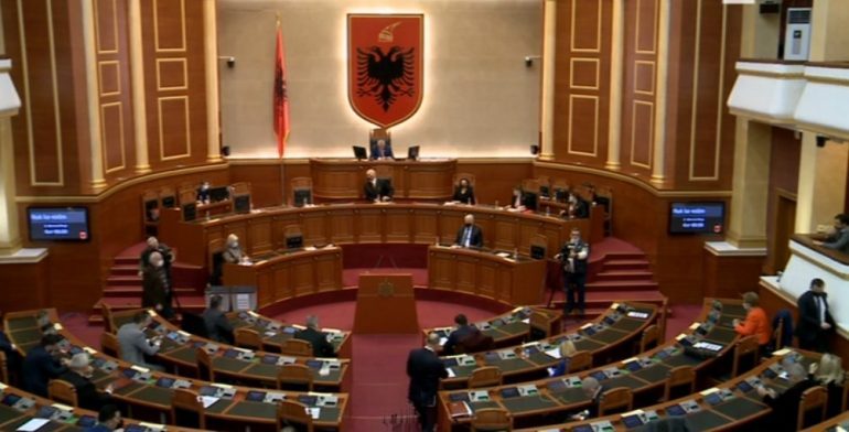 KUVENDI/ Miratohet marrëveshja me Pfizer, 94 vota PRO dhe…