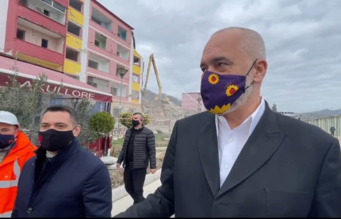 “RROFSH SA MALET”/ Rama ia kthen urimin qytetarit në Vorë: Sa ta kemi kismetin. Kjo puna e kantiereve është tamam…