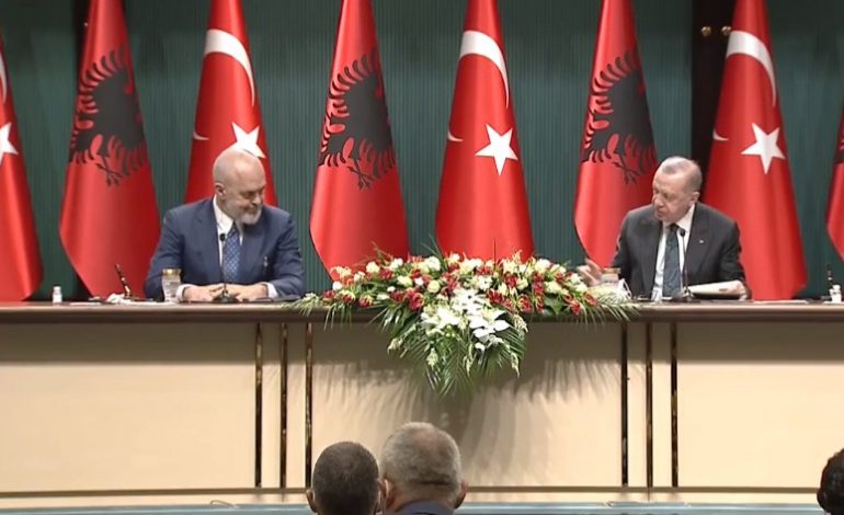 FIRMOSEN MARRËVESHJET/ Erdogan pret Ramën: Shqiptarët janë VËLLEZËRIT tanë, do bashkëpunojmë në shumë fusha