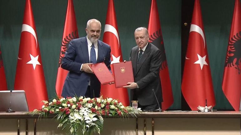 FOTOLAJM/ Erdogan dhe Rama nënshkruajnë krijimin e Këshillit të Bashkëpunimit Strategjik në Nivel të Lartë