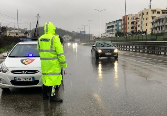 MOTI I KEQ NË VEND/ Policia: Në gatishmëri dhe prezent në gjithë territorin, drejtuesit e mjeteve të tregojnë kujdes maksimal